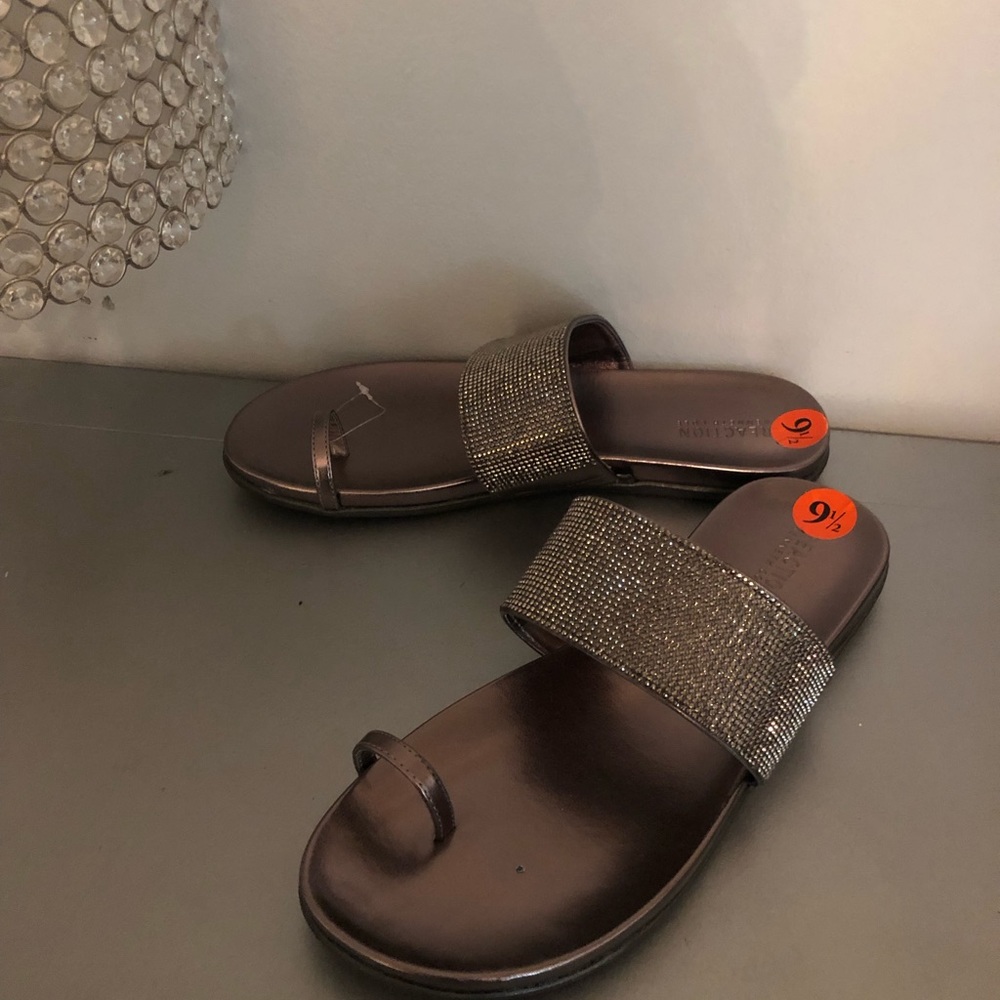 Reaction Kenneth Cole NEW Buy 2 get 1 free😊